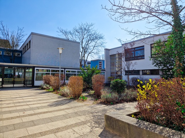Haupteingang der Schule
